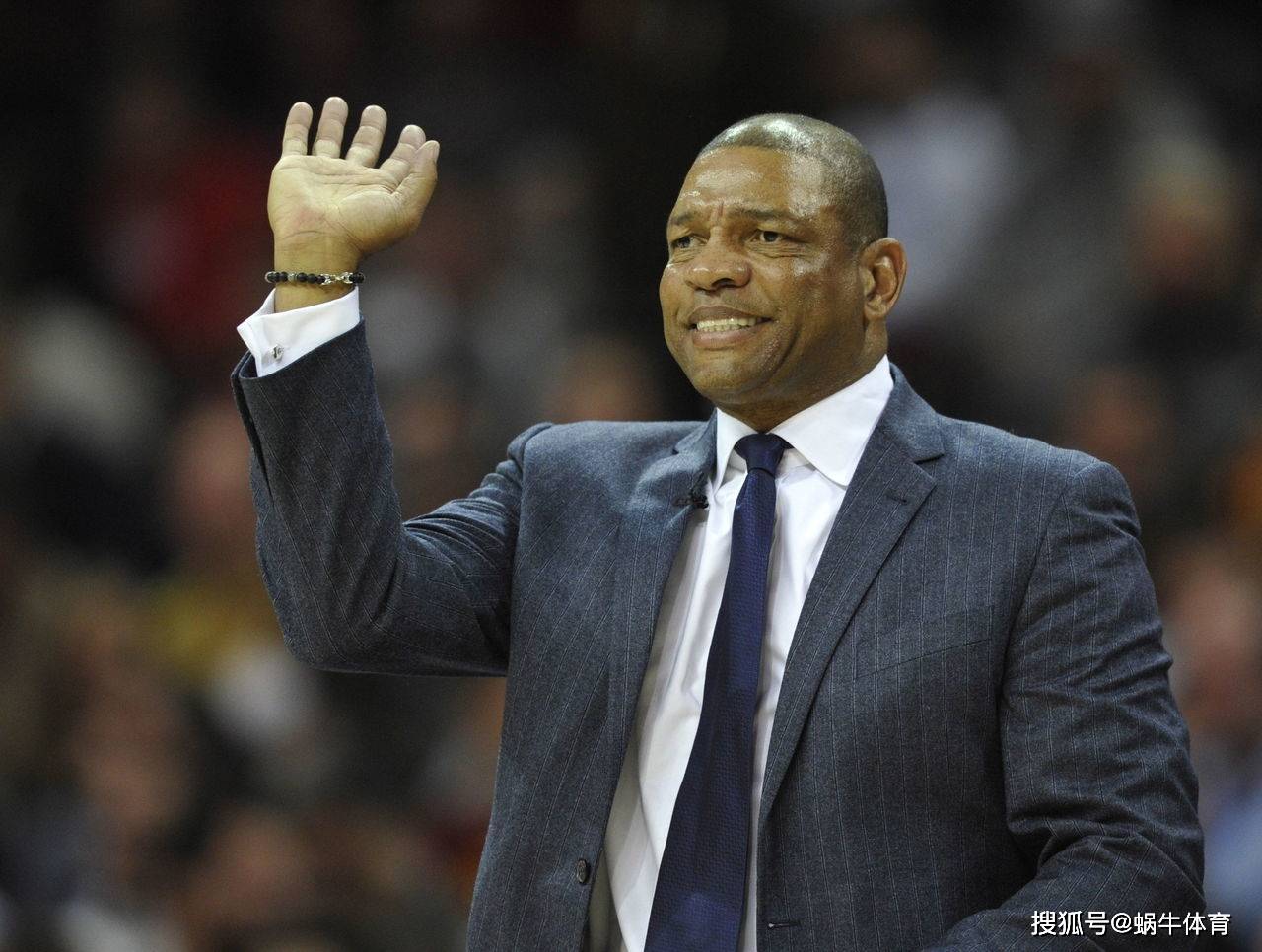 包含莱比锡红牛宣布主帅下课，换帅成谜的词条