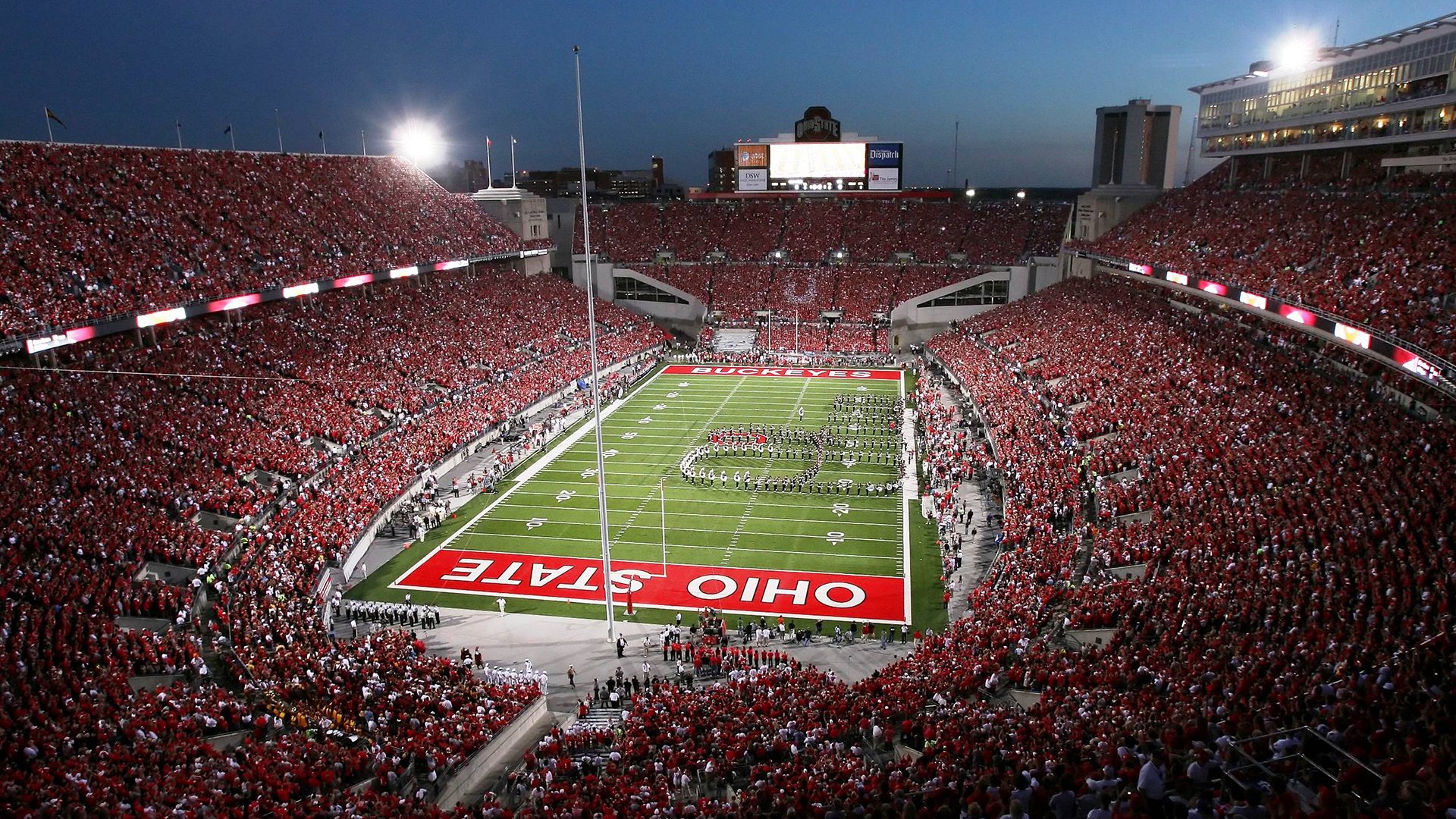 开云体育-赛道上的交响诗，哈利伯顿在F1街道赛之夜的完美节奏掌控